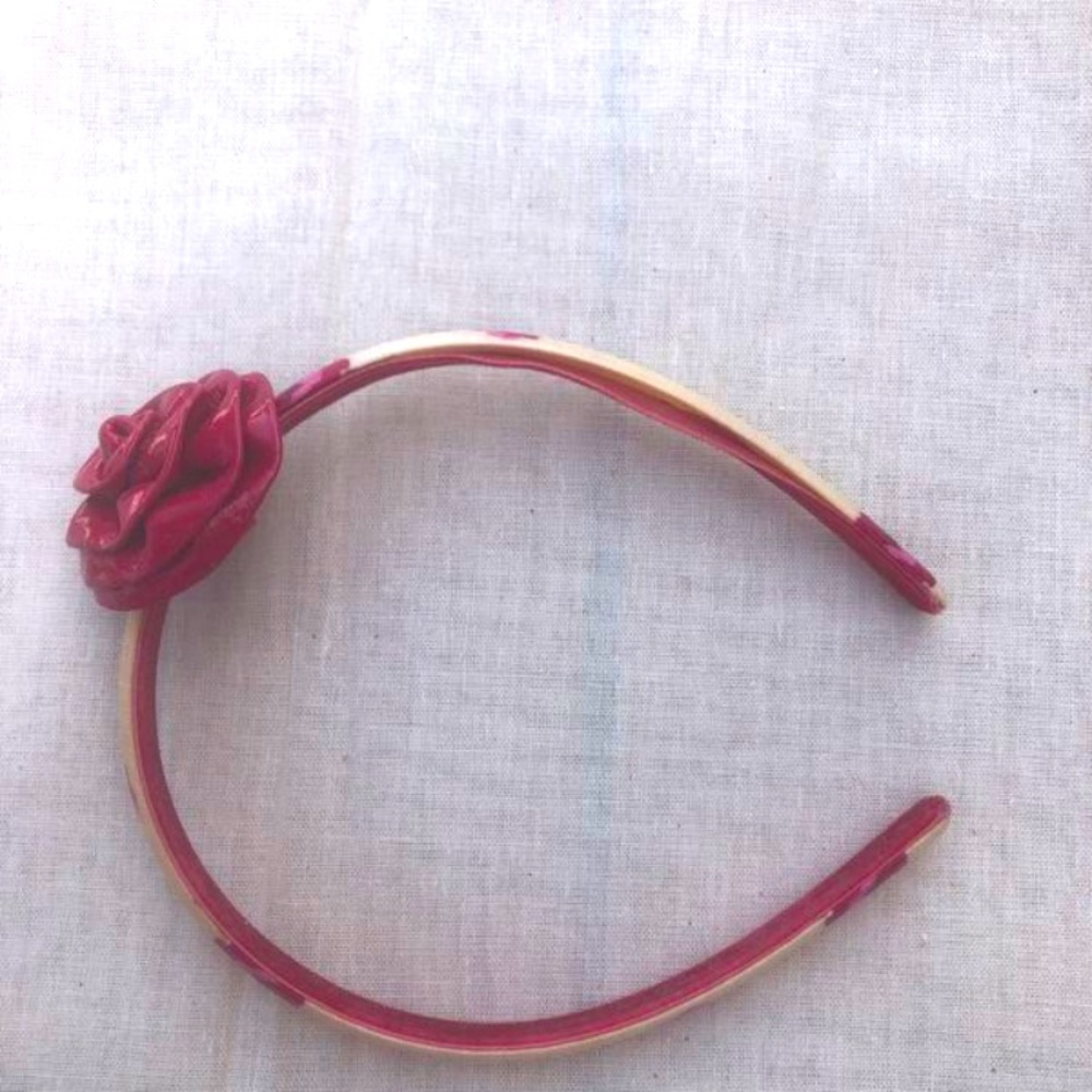 Vera Bradley headband-patent with red rose pattern